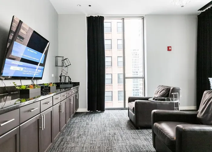 Loop W Pool Gym Nr Theatre District Chi-248 * Chicago